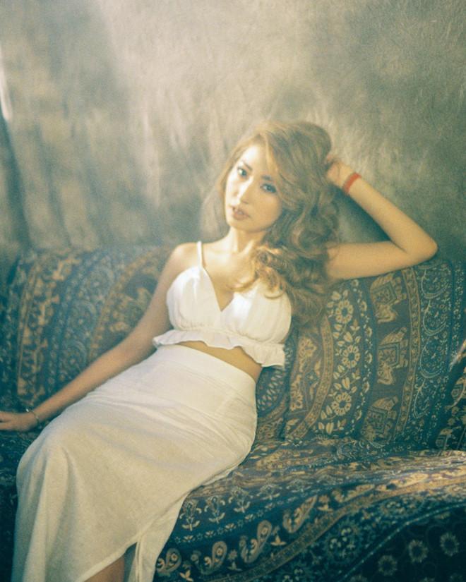 Khổng Tú Quỳnh ngày càng mặc gợi cảm sau khi chia tay Ngô Kiến Huy-11