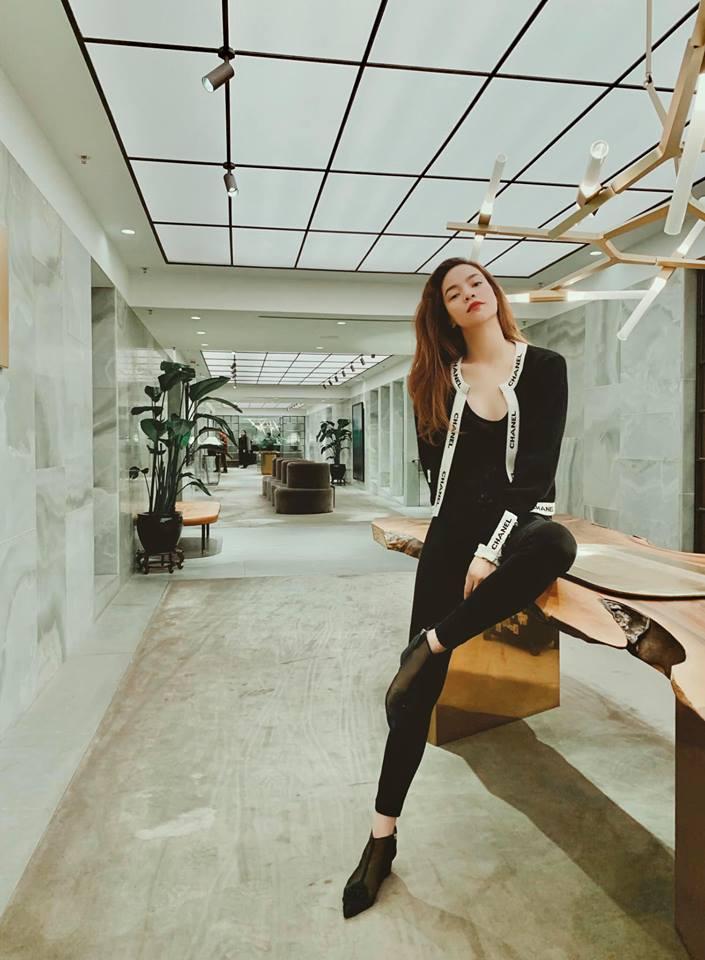 Trấn Thành bị nhắc nhở vì mải mê sánh đôi bên Lan Ngọc mà quên Hari Won-3