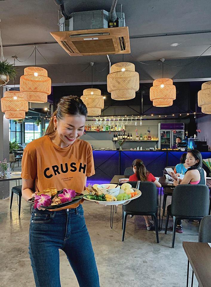 Trấn Thành bị nhắc nhở vì mải mê sánh đôi bên Lan Ngọc mà quên Hari Won-5