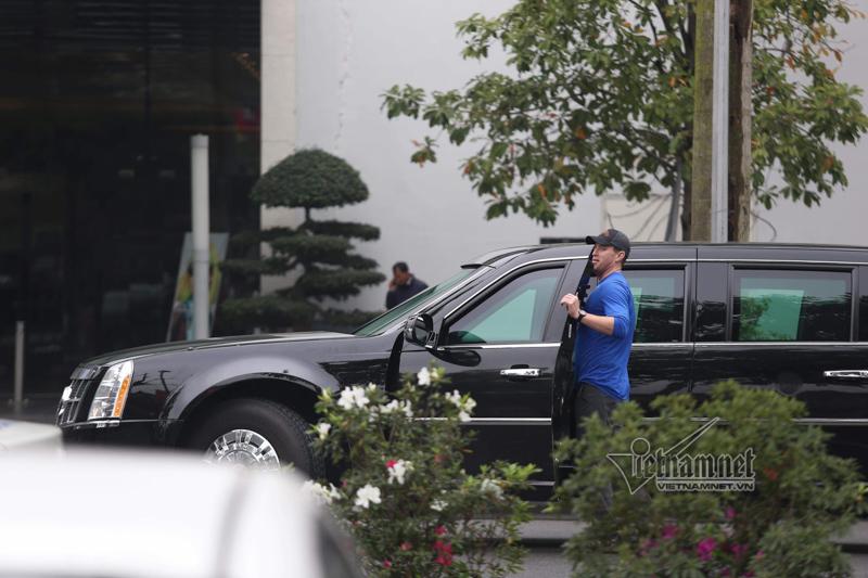 Mật vụ Mỹ tươi cười bên Quái thú của Tổng thống Donald Trump ở Hà Nội-8