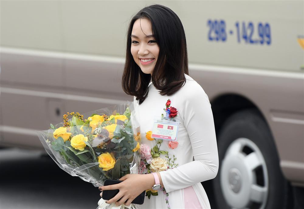 Các cô gái Việt vinh dự tặng hoa cho Obama, Donald Trump giờ ra sao?-3