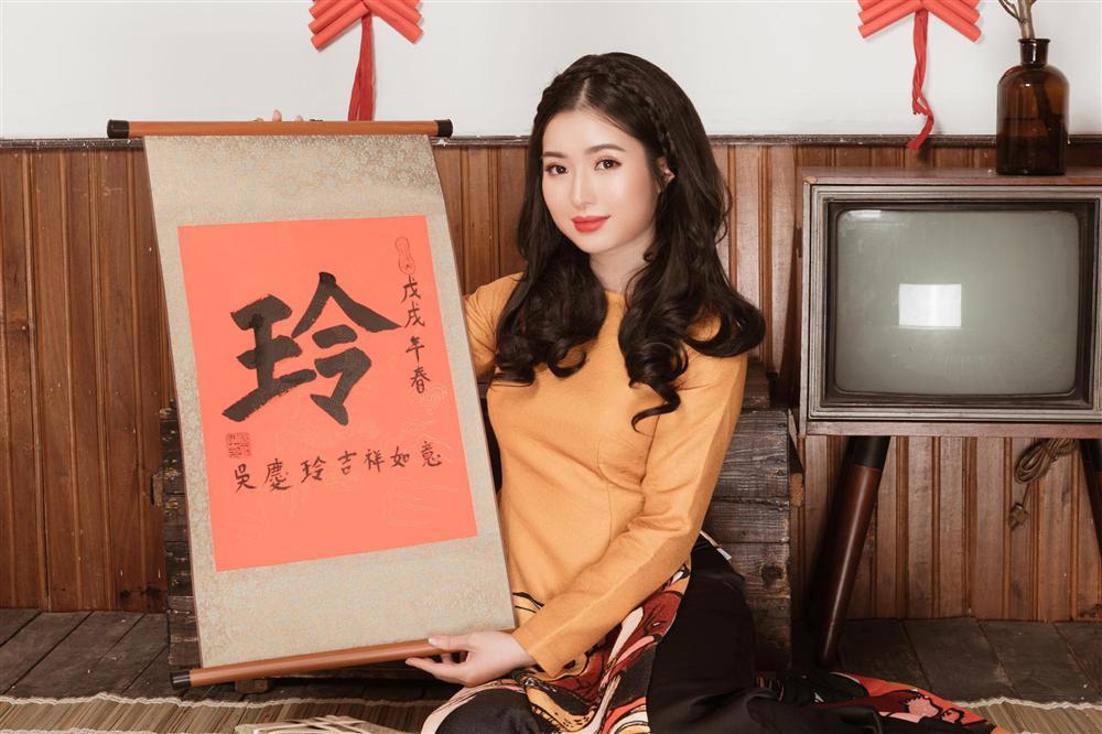 Các cô gái Việt vinh dự tặng hoa cho Obama, Donald Trump giờ ra sao?-6