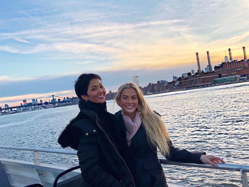 Loạt mỹ nhân Việt phản ứng người khôn, kẻ dại khi bất ngờ vướng scandal với các hoa hậu quốc tế-3