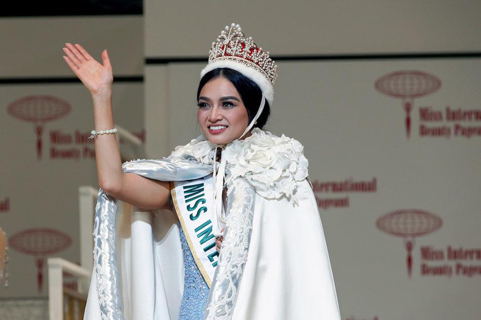 Loạt mỹ nhân Việt phản ứng người khôn, kẻ dại khi bất ngờ vướng scandal với các hoa hậu quốc tế-8