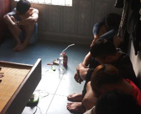 6 thanh niên mở tiệc ma túy trong phòng ngủ-1