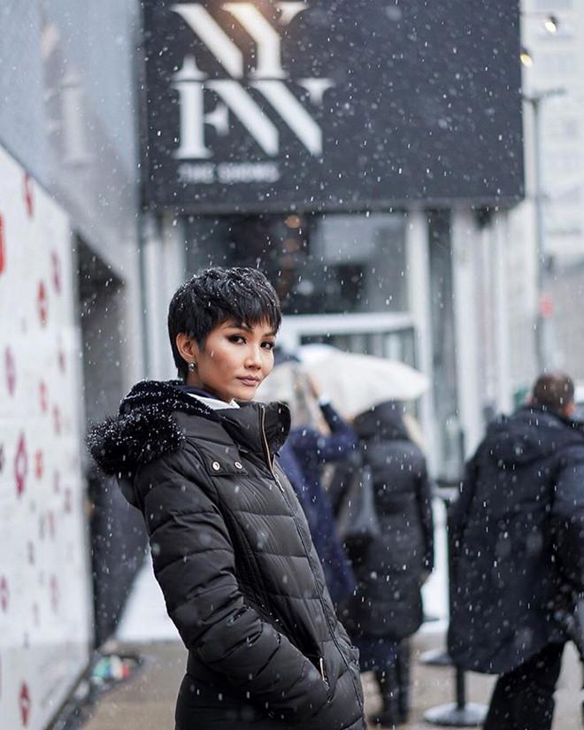 HHen Niê không ngại khoe mặt mộc dù để mộc không dám ra đường-9