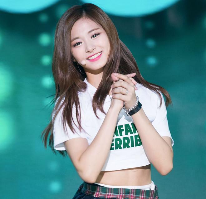 Tzuyu, Sunmi và những thần tượng Kpop nỗ lực để thoát mác bất tài-8