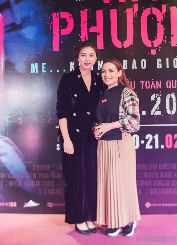 Chọn sai trang phục lẫn kiểu tóc tự biến mình thành bà thím, Đỗ Mỹ Linh dắt tay Phương Vy vào TOP SAO XẤU tuần qua-1