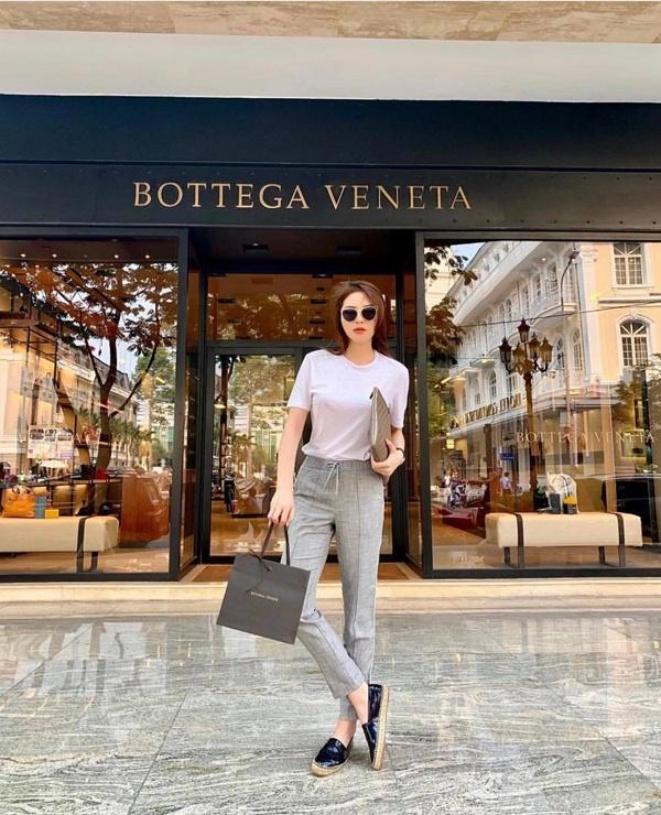 Mẹo chọn dáng quần tôn chân thon như sao Việt-10