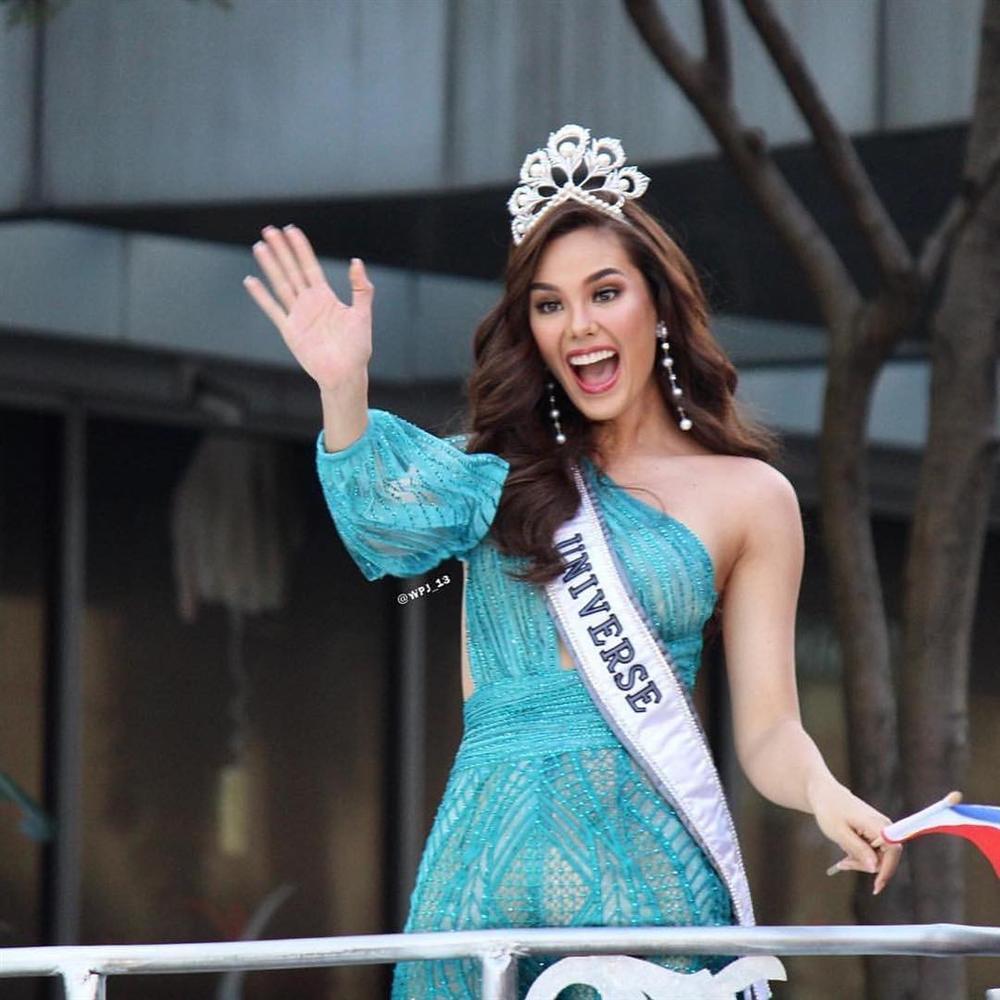 NHÌN MÀ XÓT: Catriona Gray làm vỡ vương miện phượng hoàng 6 tỷ sau 2 tháng đăng quang Hoa hậu Hoàn vũ 2018-3