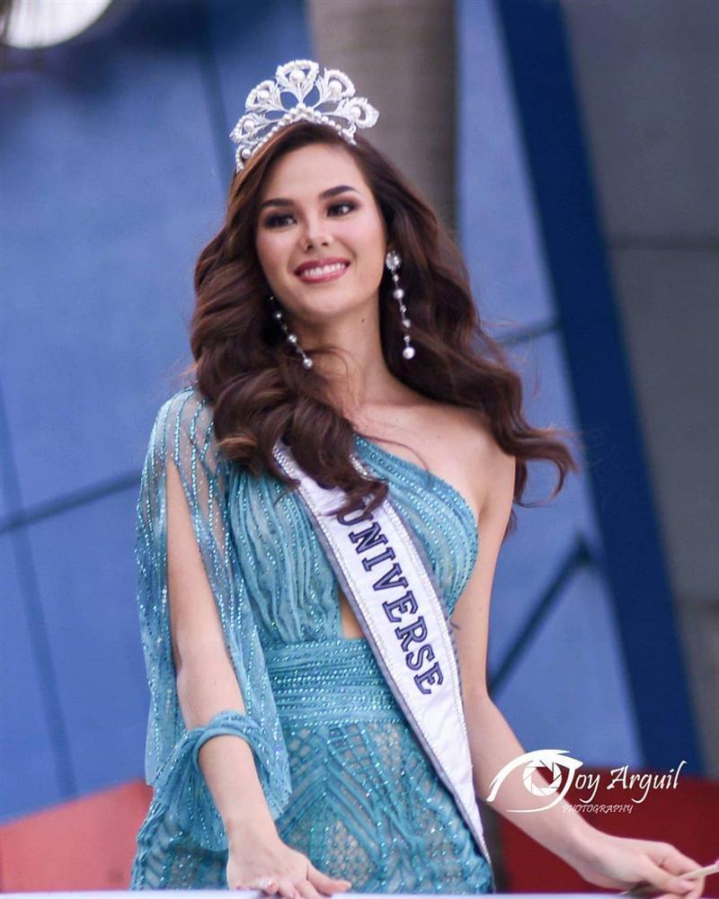 NHÌN MÀ XÓT: Catriona Gray làm vỡ vương miện phượng hoàng 6 tỷ sau 2 tháng đăng quang Hoa hậu Hoàn vũ 2018-4