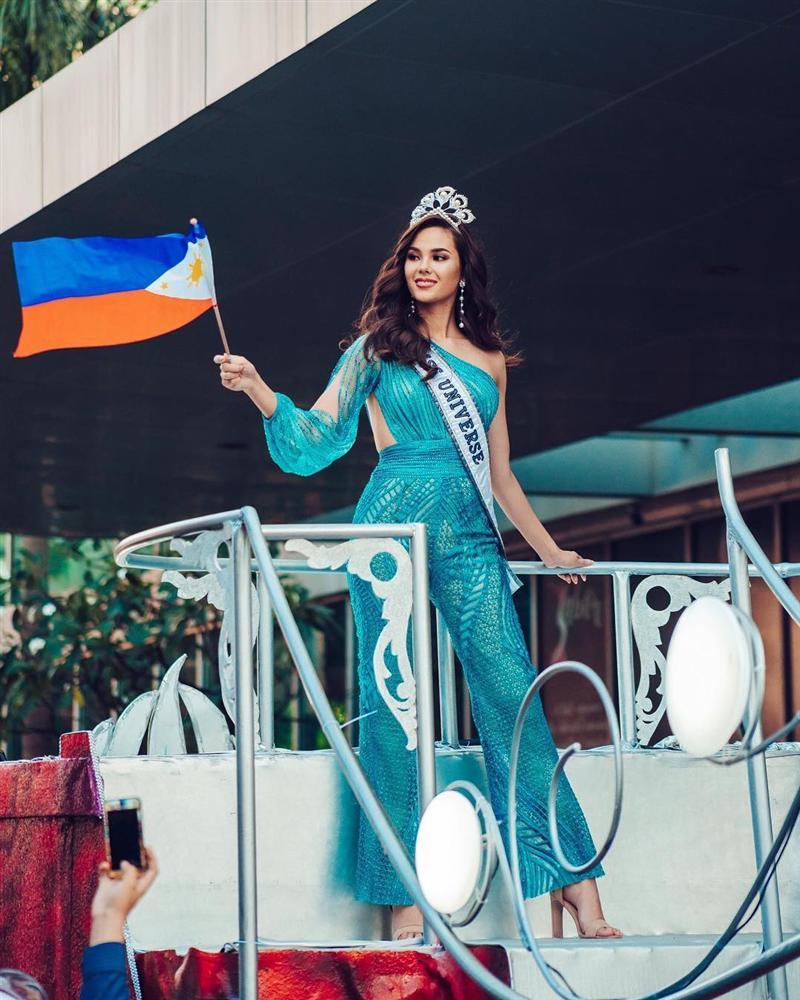 NHÌN MÀ XÓT: Catriona Gray làm vỡ vương miện phượng hoàng 6 tỷ sau 2 tháng đăng quang Hoa hậu Hoàn vũ 2018-6