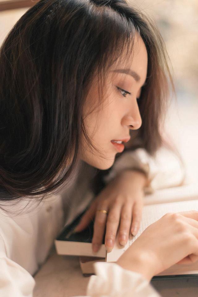 Khánh Vy bất ngờ diễn lại clip nói 7 thứ tiếng-4