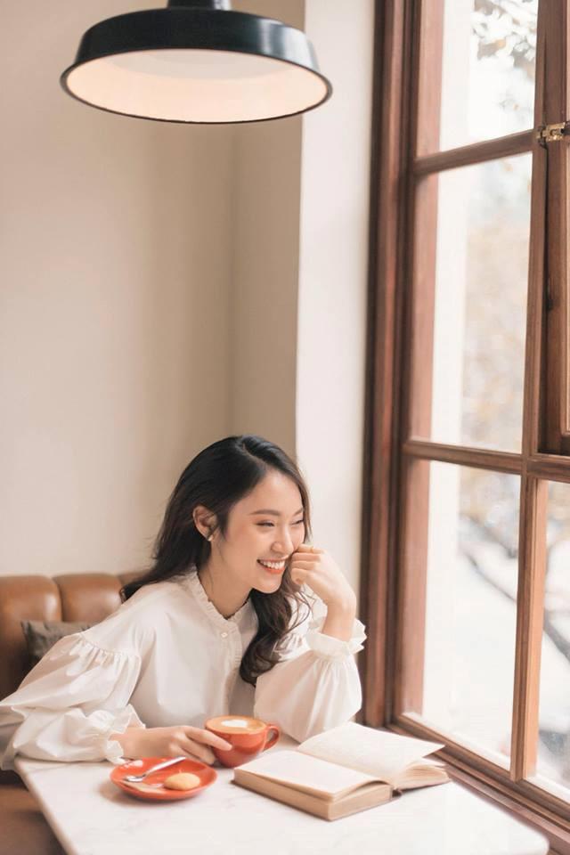 Khánh Vy bất ngờ diễn lại clip nói 7 thứ tiếng-5