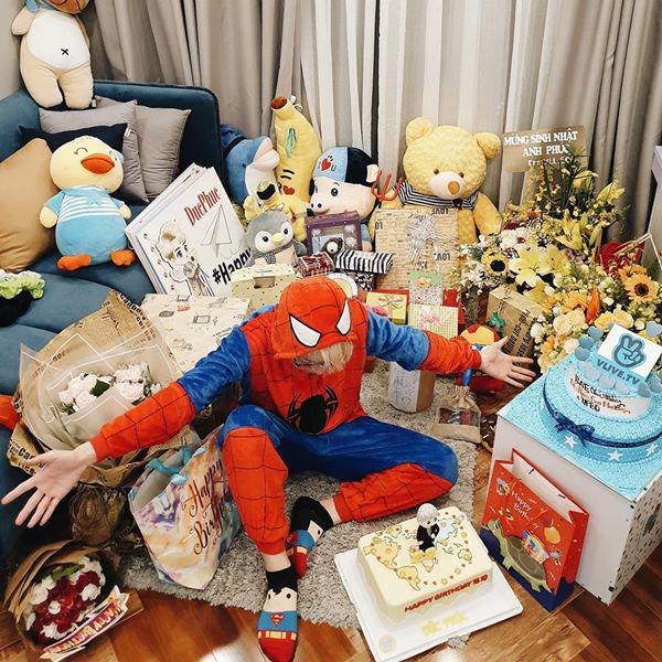 Từng khóc ngất khi gia đình vỡ nợ, Đức Phúc hậu dao kéo: Nuôi em trai, tậu nhà sang chảnh-3