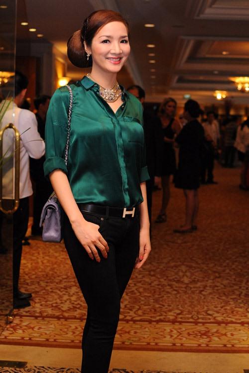 Mặc đầm xanh cổ vịt khó nhằn: Chi Pu, Hari nên học hỏi Hương Giang, Kỳ Duyên để không trở nên thảm họa-3