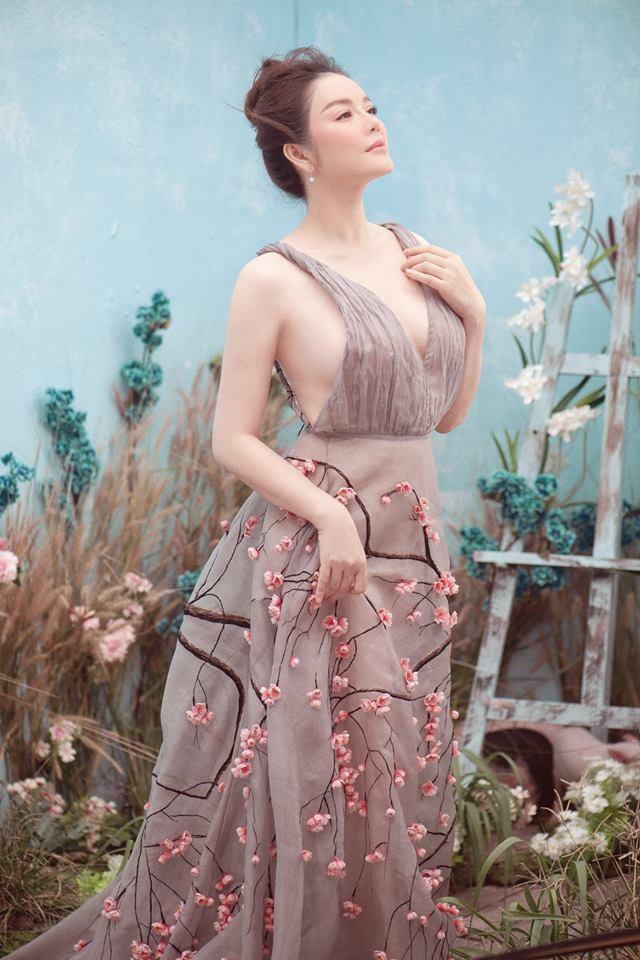 Phạm Hương đăng lại ảnh cũ, gợi lại màn đấu váy bất phân thắng bại với Tiểu Vy và Lý Nhã Kỳ-4