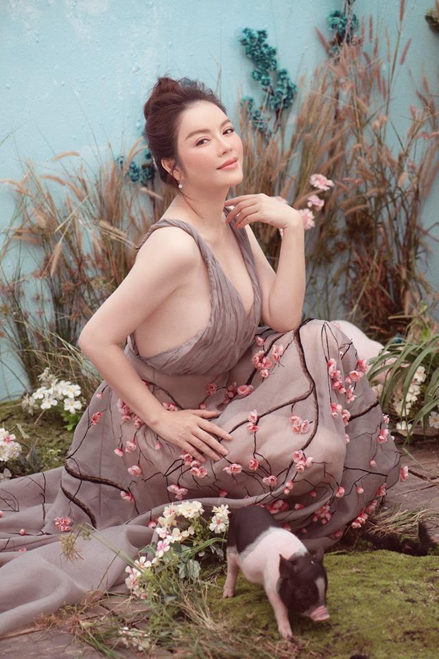 Phạm Hương đăng lại ảnh cũ, gợi lại màn đấu váy bất phân thắng bại với Tiểu Vy và Lý Nhã Kỳ-5