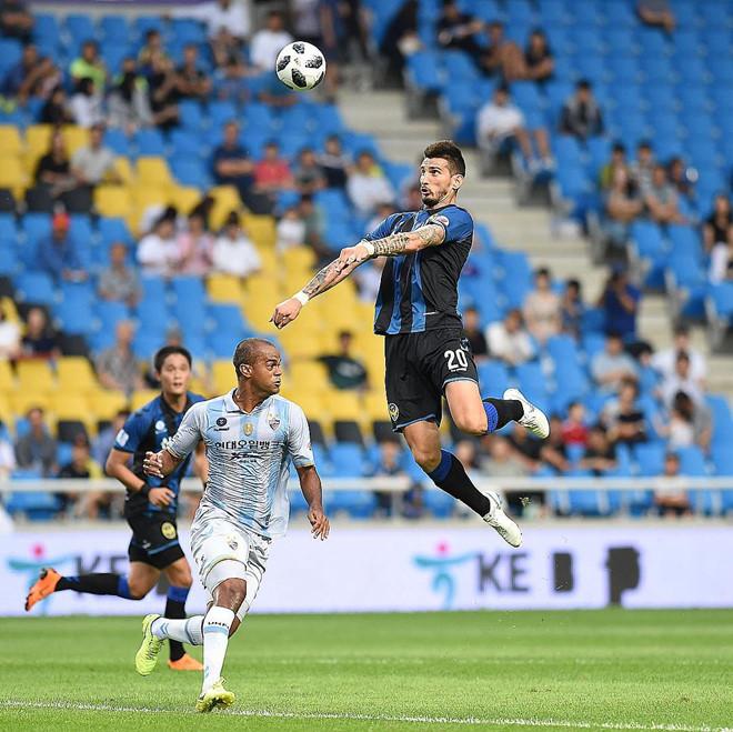 Đồng đội đẹp trai, cao 1,96 m của Công Phượng tại Hàn Quốc-3