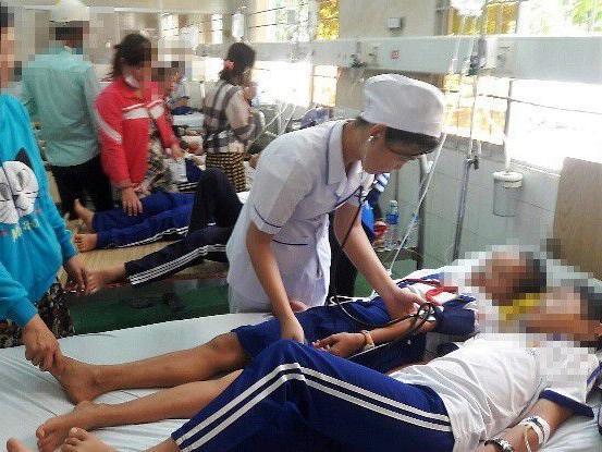 Hải Dương: Cấp cứu kịp thời gần 50 học sinh ngộ độc do ăn nhầm bột thông bồn cầu-2