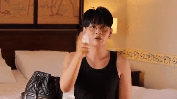 Lục túi Versace giá 45 triệu đồng để thấy Đào Bá Lộc còn điệu hơn cả phái đẹp-7