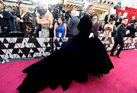 Sao nam mặc váy lồng lộn như nữ hoàng: KHÔNG GÌ LÀ KHÔNG THỂ xảy ra ở thảm đỏ OSCAR-6