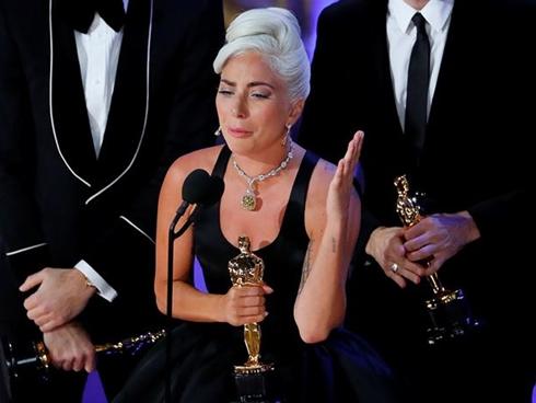 Màn biểu diễn quái dị như lên đồng và gây sợ hãi nhất của Lady Gaga-1