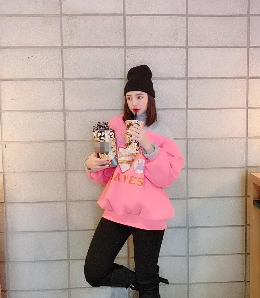 Fans tung clip ghi lại phản ứng cực dễ thương của Midu khi được tặng quà-9