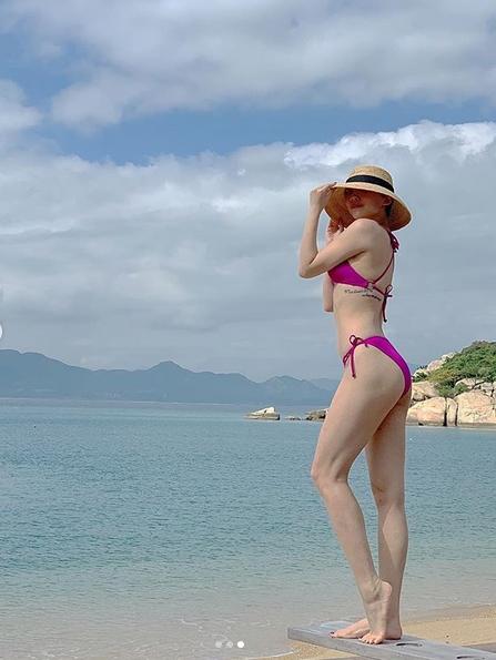 Diện bikini gợi cảm, Tóc Tiên - Bảo Anh uốn éo phô diễn hình thể chiêu đãi thị lực người nhìn-5