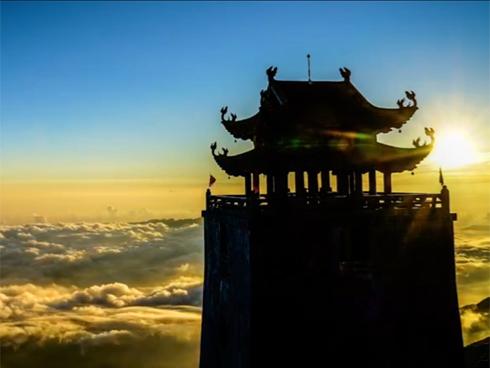 Du khách đổ xô chiêm ngưỡng thác lửa mỗi năm chỉ có một lần ở Mỹ-1