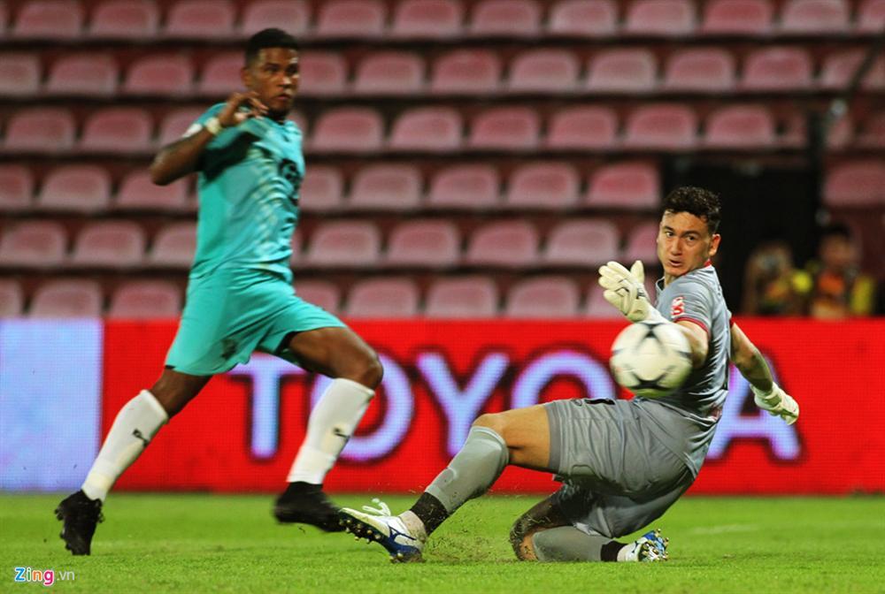 Sang Thái Lan thi đấu chưa được 1 tháng, Đặng Văn Lâm bất ngờ tiết lộ đã mất thứ này-1