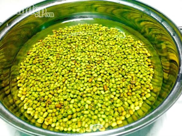 Chè đậu xanh nấu theo cách này giòn sần sật bé ăn thun thút-2