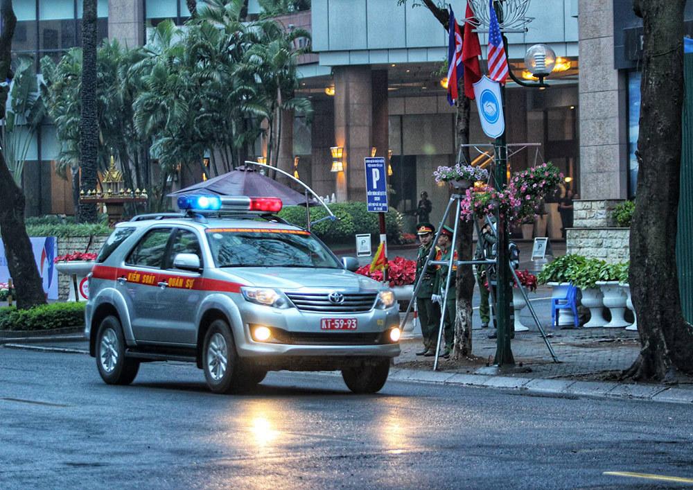 Đoàn xe của ông Kim Jong-un tới Hà Nội-7