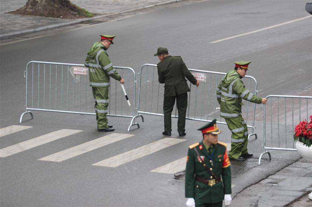 Đoàn xe của ông Kim Jong-un tới Hà Nội-8