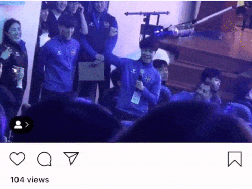 Chiều lòng fans Hàn, Công Phượng siêu kute khi tái hiện cách ăn mừng mỗi khi ghi bàn thắng