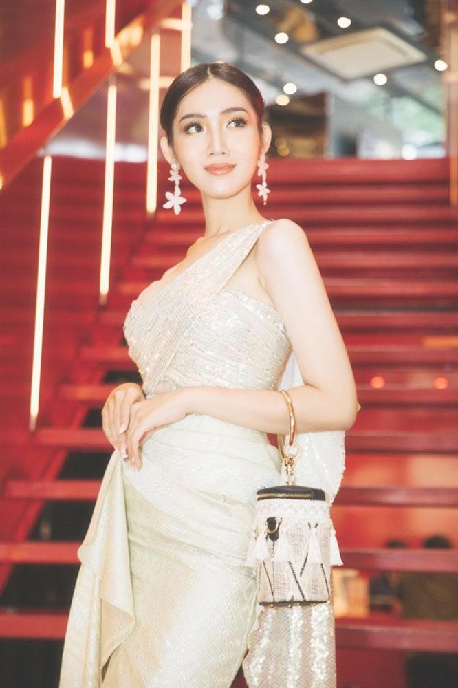 Mới rục rịch đi thi Hoa hậu Chuyển giới Quốc tế, Đỗ Nhật Hà đã chiêu đãi fan bằng những trang phục chuẩn không phải chỉnh-6