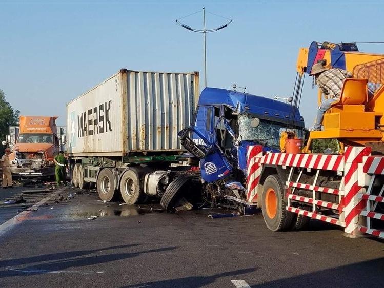 21 người mắc kẹt 20 trong thang máy ở Sài Gòn, nhiều phụ nữ hoảng loạn kêu cứu-3