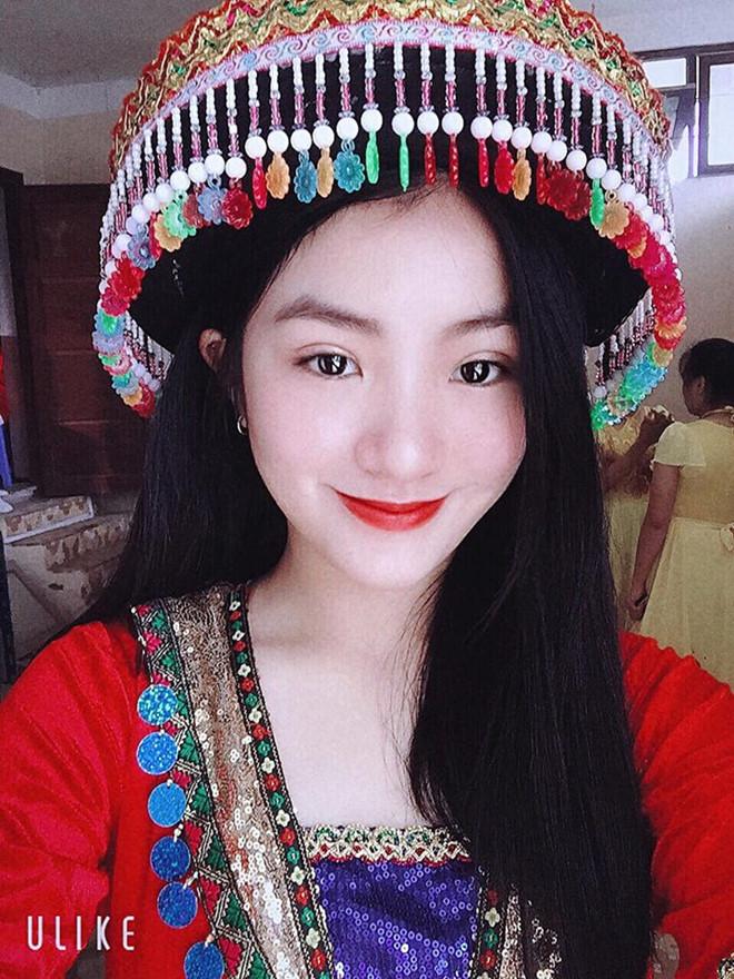 Nữ sinh mặc áo dài trắng tặng hoa ông Kim Jong Un là ai?-2