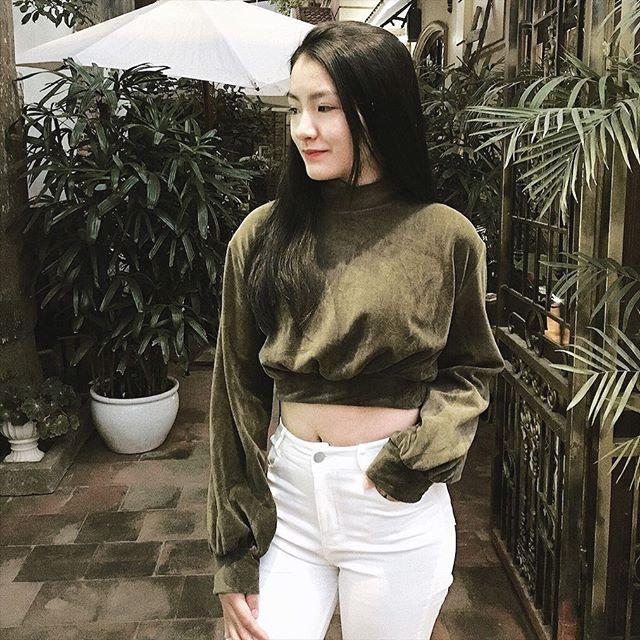 Nữ sinh mặc áo dài trắng tặng hoa ông Kim Jong Un là ai?-6