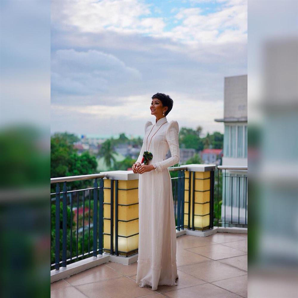 Ai bảo tóc ngắn là không thể mặc áo dài thậm chí còn đẹp ngất ngây, cứ nhìn HHen Niê, Tóc Tiên thì biết!-1