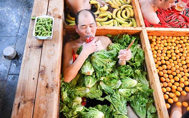 Thử lẩu người tại bể bơi nước nóng dị nhất thế giới-2