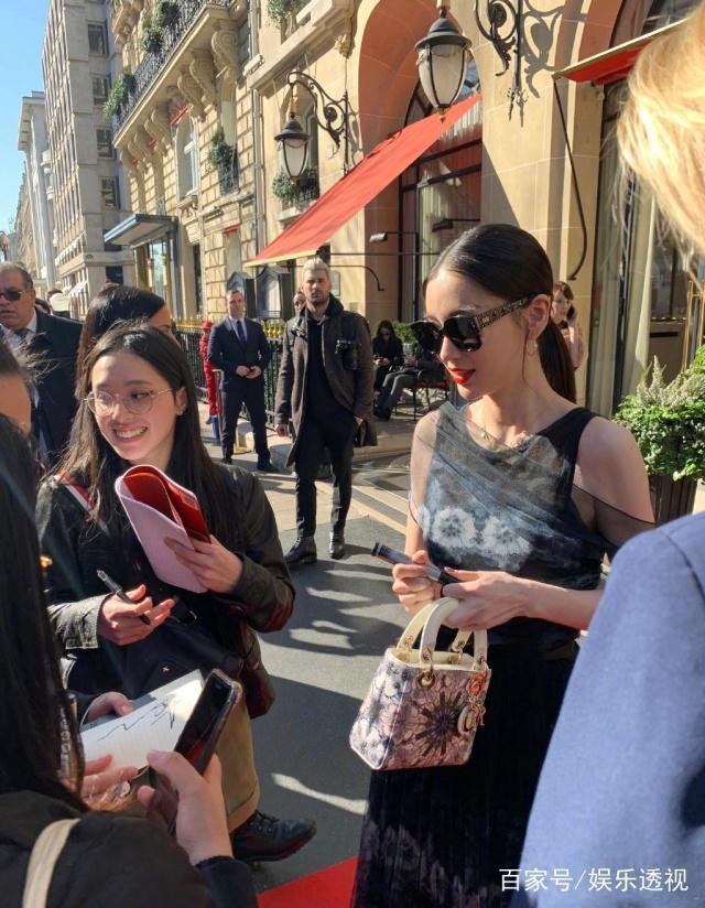 Mặc lùm xùm bị đàn em tát, Angela Baby chiêu đãi fans bằng bộ ảnh đẹp xuất sắc tại Paris-17