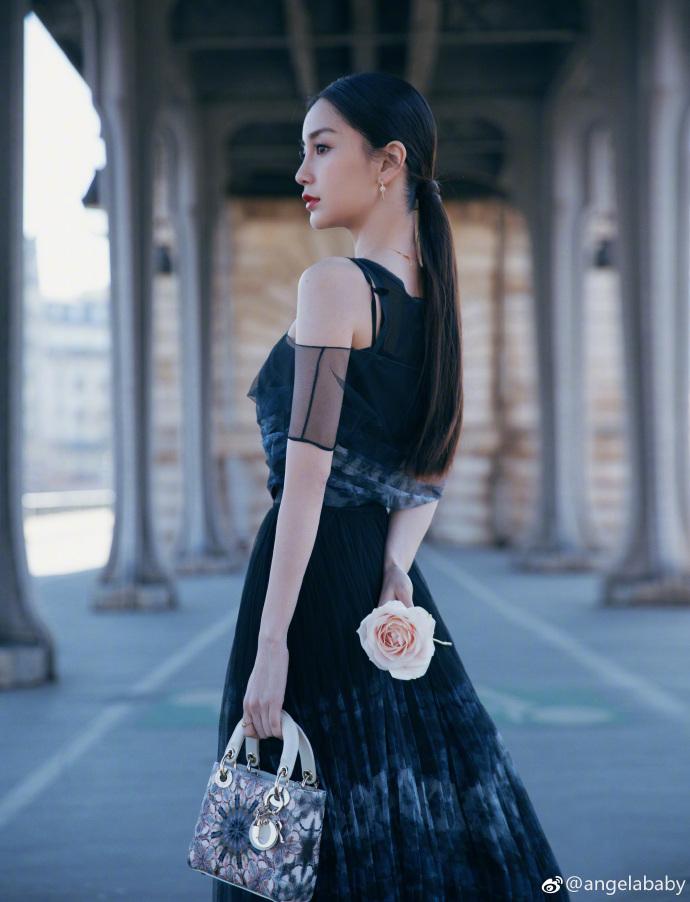 Mặc lùm xùm bị đàn em tát, Angela Baby chiêu đãi fans bằng bộ ảnh đẹp xuất sắc tại Paris-5