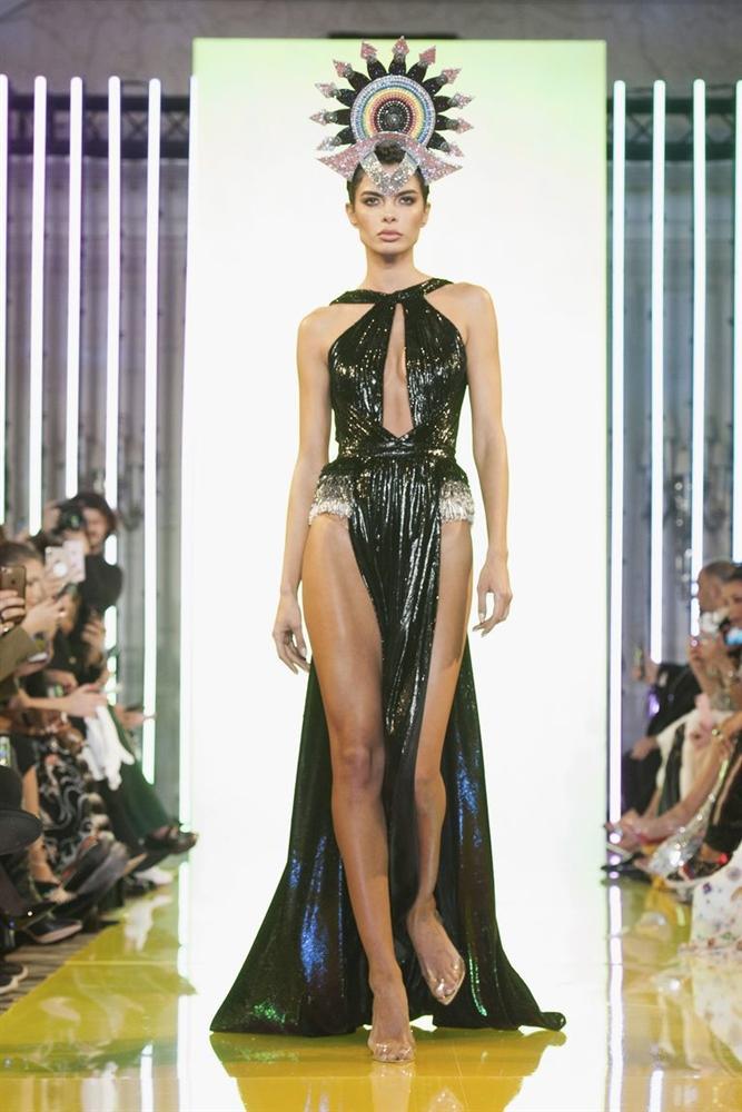 Bí mật sau chiếc váy phô trọn vòng ba không nội y của Kendall Jenner-6