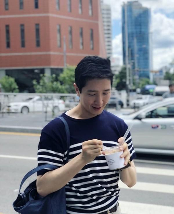 Phóng viên Hàn Quốc đẹp trai như tài tử đưa tin Thượng đỉnh Mỹ Triều-5