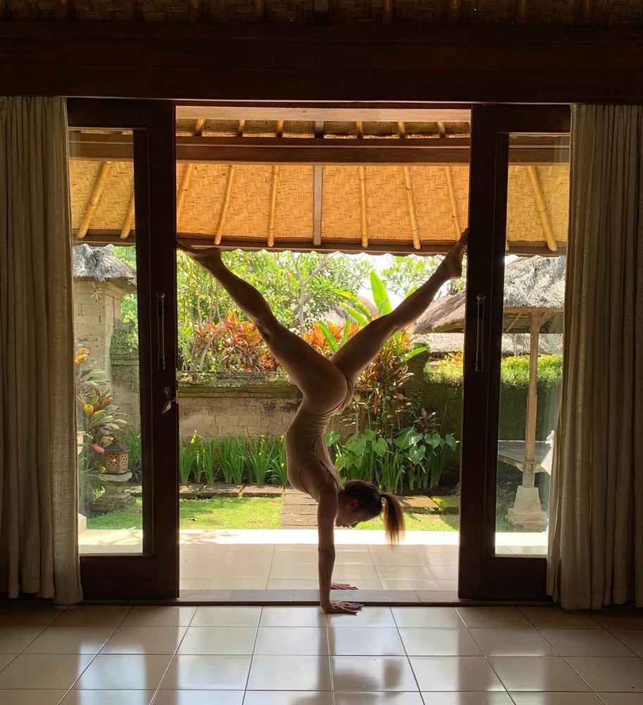 DỤI MẮT NHÌN LẠI 2 LẦN: Phương Trinh Jolie khoe hình tập yoga mà cứ tưởng ảnh khỏa thân-2