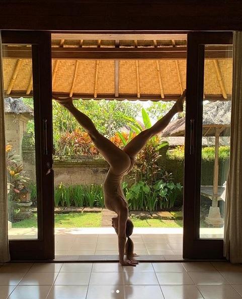 DỤI MẮT NHÌN LẠI 2 LẦN: Phương Trinh Jolie khoe hình tập yoga mà cứ tưởng ảnh khỏa thân-3