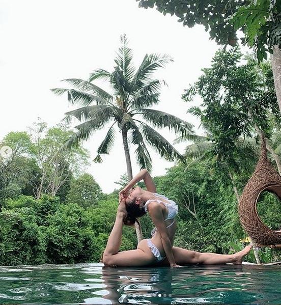 DỤI MẮT NHÌN LẠI 2 LẦN: Phương Trinh Jolie khoe hình tập yoga mà cứ tưởng ảnh khỏa thân-1