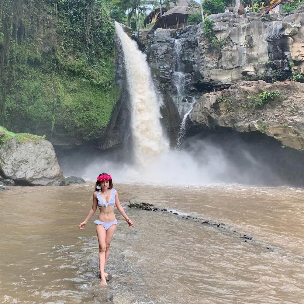 DỤI MẮT NHÌN LẠI 2 LẦN: Phương Trinh Jolie khoe hình tập yoga mà cứ tưởng ảnh khỏa thân-7