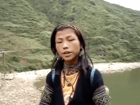 Cô bé H'Mông nói tiếng Anh như gió: 'Ngoại ngữ giúp mình đổi đời'